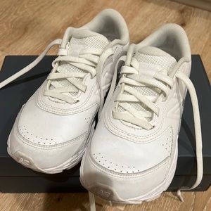 New balance white tennis shoes big kid size 2 XW